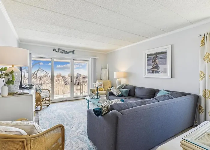 Oceanfront First-floor Beachfront Views Holiday home *