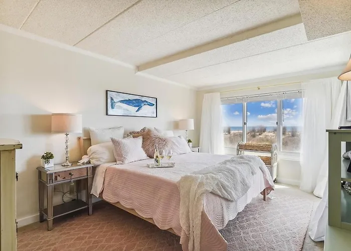 Oceanfront First-floor Beachfront Views Holiday home *