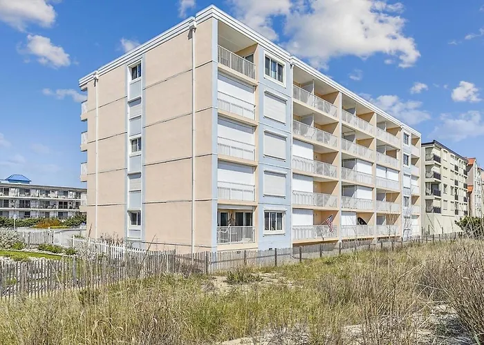 Oceanfront First-floor Beachfront Views Holiday home Ocean City
